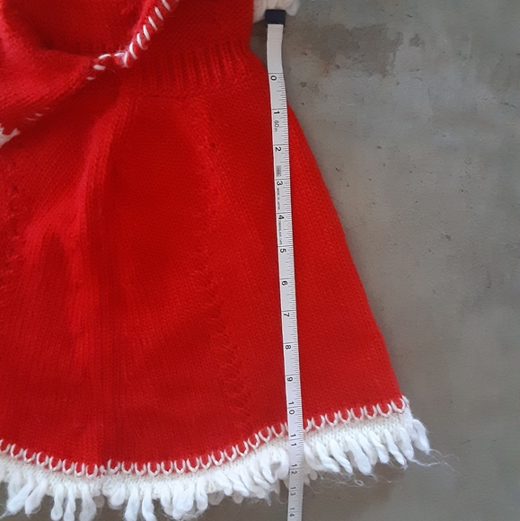 🎈Sale! Toddler Red Knit Poncho Shawl Fringe made in Italy marked 4 fits 2T-3T - Picture 8 of 9